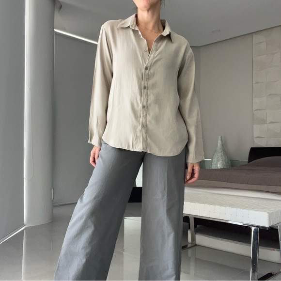 The Frankie Shop
Long Sleeve Button-Up Top
Size: M - Picture 6 of 14